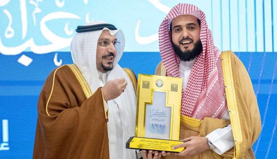 برعاية سمو أمير منطقة القصيم فضيلة إمام المسجد النبوي الشيخ الدكتور عبدالله القرافي يشارك في حفل تكريم الحفاظ ببريدة