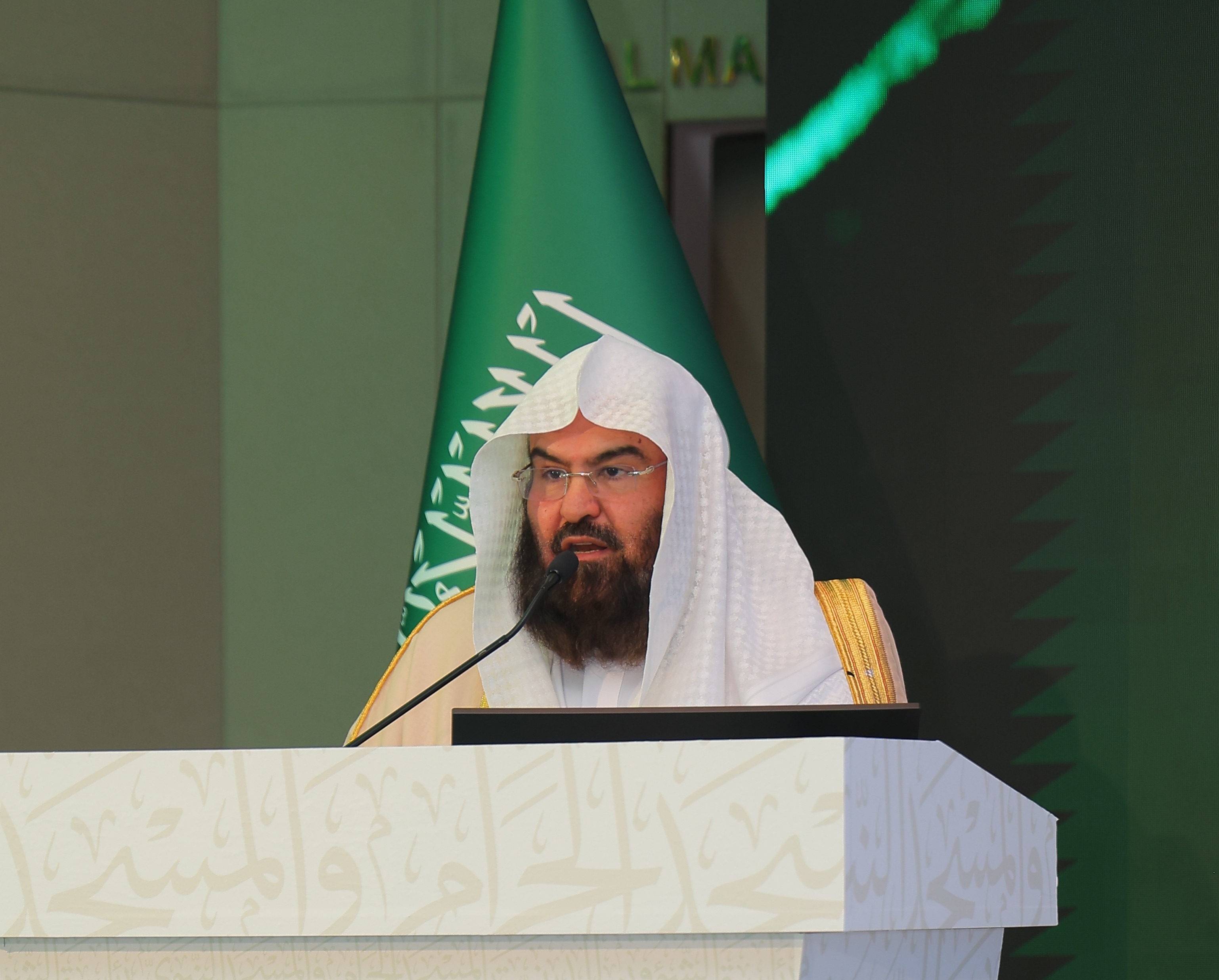 "صِناعَةُ اللُّغَوِيِّ" : لمعالي الشيخ أ.د عبدالرحمن السديس 