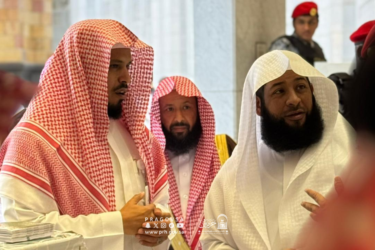 فضيلة الشيخ بدر التركي يتفقد مواقع برنامج التوعية الدينية بالمسجد الحرام